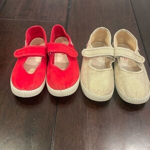 2 pairs Cientas. Both 31